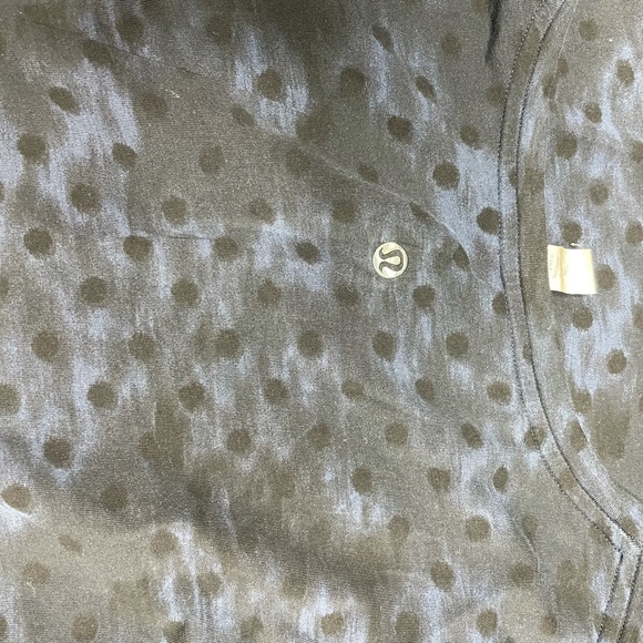 ✨SOLD ✨Lululemon short sleeve shirt - Picture 3 of 3